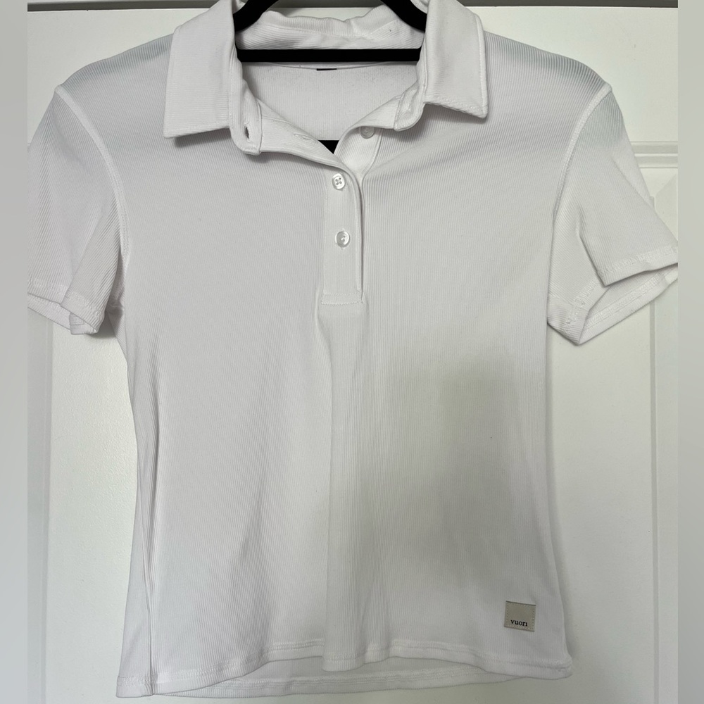 Vuori White short sleeve polo shirt. Size Small